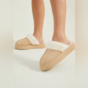 Altar’d State Cozy Band Platform Slippers Light Natural Size 9 NWT